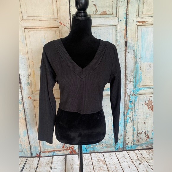Genx Clothing Women’s Long Sleeve V Neck Rib Knitted Black Crop Top Size Small - Picture 2 of 10